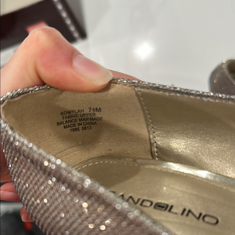 Bandolino Women's Silver Peep-Toe Heels Size 7.5 - Picture 9 of 10